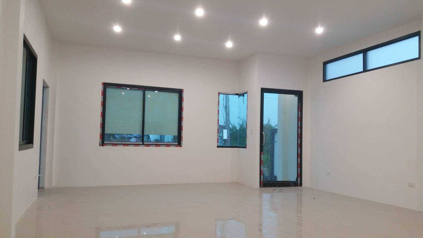 อาคารสำนักงานพร้อม โกดังให้เช่า ลําลูกกา คลอง 4 พื้นที่ใช้สอย 390 ตรม.